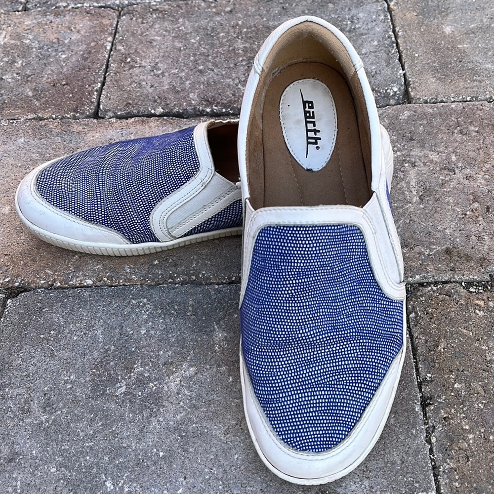 earth 8.5 leather slip on sneaker